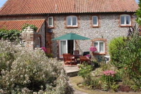 HOXNE HOUSE WEYBOURNE sleeps 14